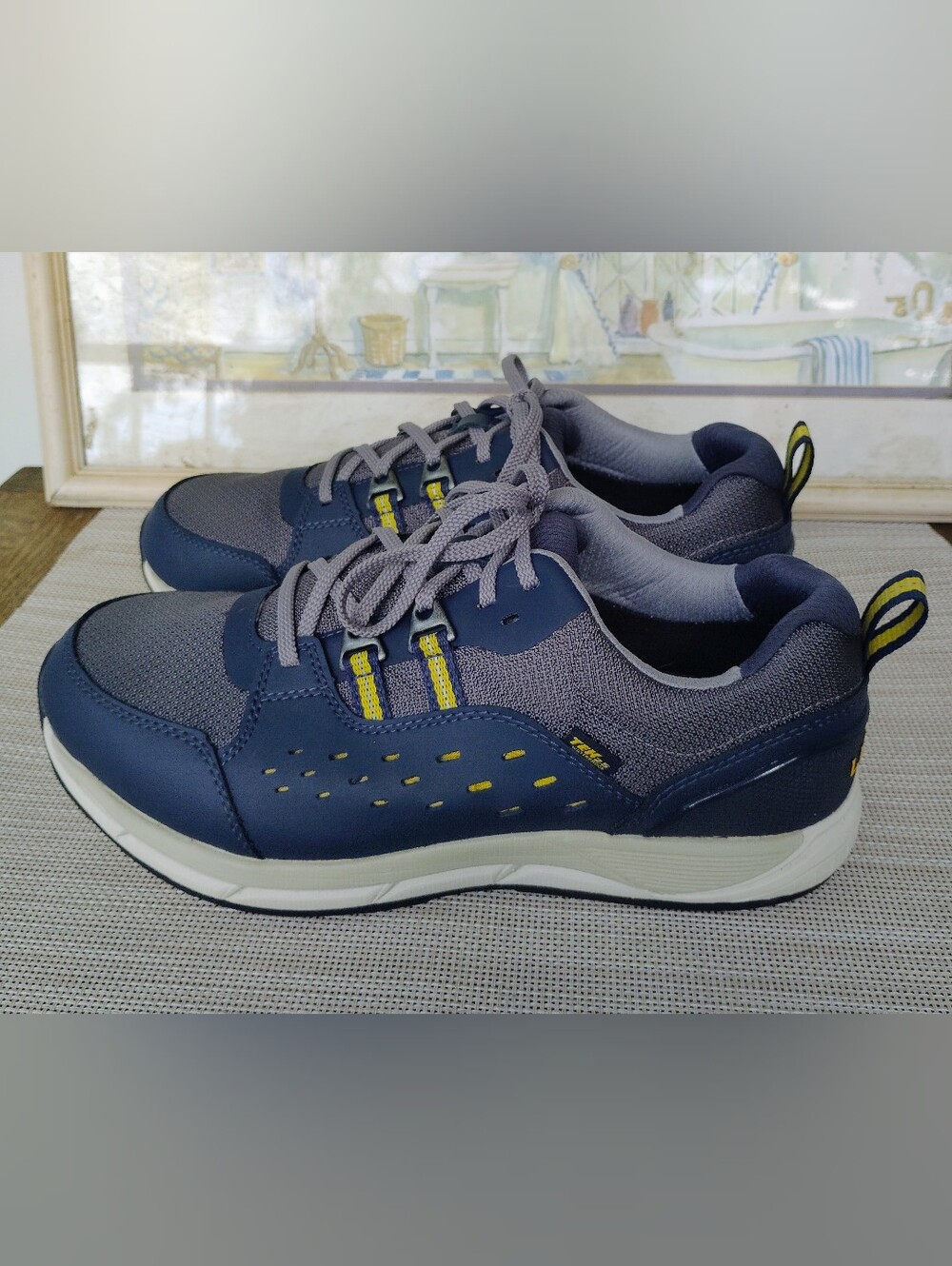 Men's L.L.Bean "Comfort Fitness" Navy/Grey Waterproof Shoes. Wide. Size 8.5EE